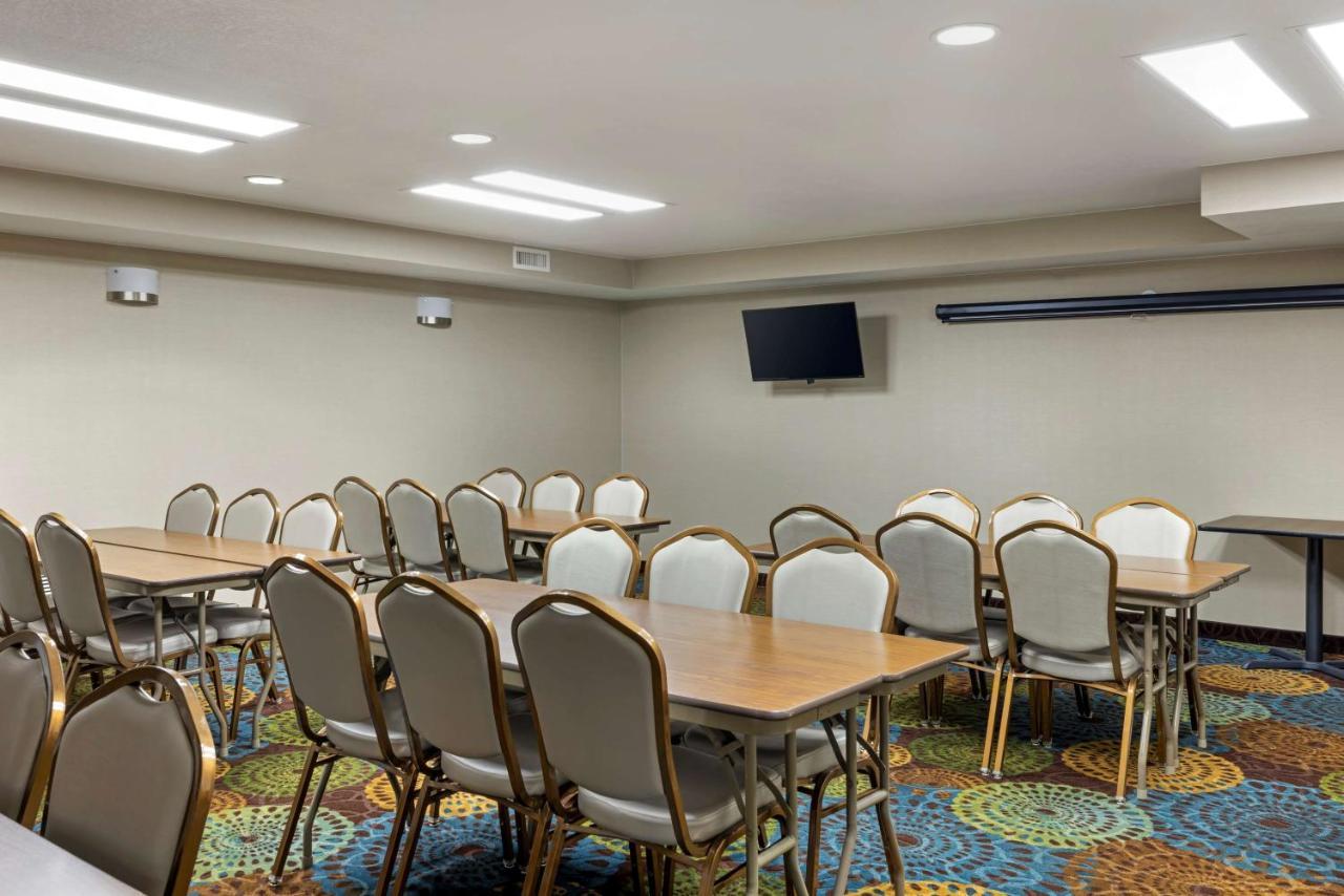 Best Western Watertown Inn & Suites Eksteriør bilde